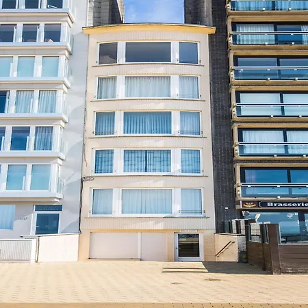 Bright Coastal Getaway, Cleaning Included Apartment