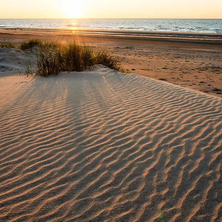 Bright Coastal Getaway, Cleaning Included * Middelkerke