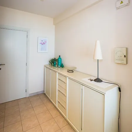 Bright Coastal Getaway, Cleaning Included * Middelkerke